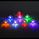 Paires de boucles d'oreille à leds en forme de fleur (Lot 100 pcs)