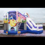 Chateau avec toboggan gonflable 6 x 4.5 x 3.3 m - Modèle STRGNFT016