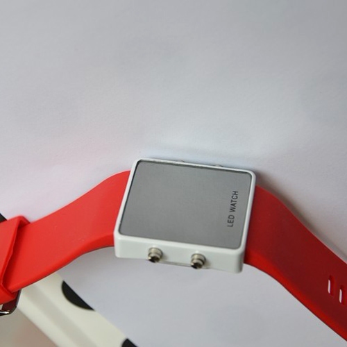 montre couleur affichage led rouge pic9