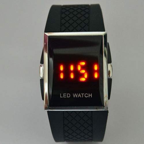 montre digitale couleur argent pic2